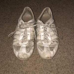 Nfinity cheer shoes